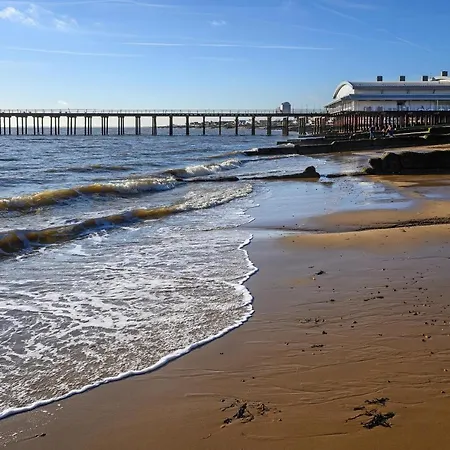 Lovely 6 Berth Caravan At Suffolk Sands Holiday Park Ref 45010Mv Felixstowe Exterior photo