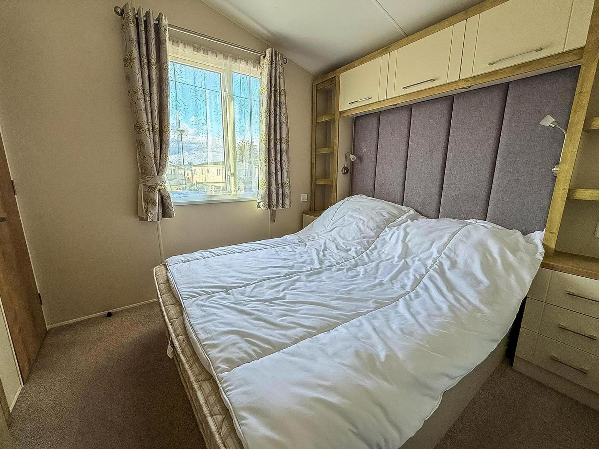 Campsite Lovely 6 Berth Caravan At Suffolk Sands Ref 45010mv