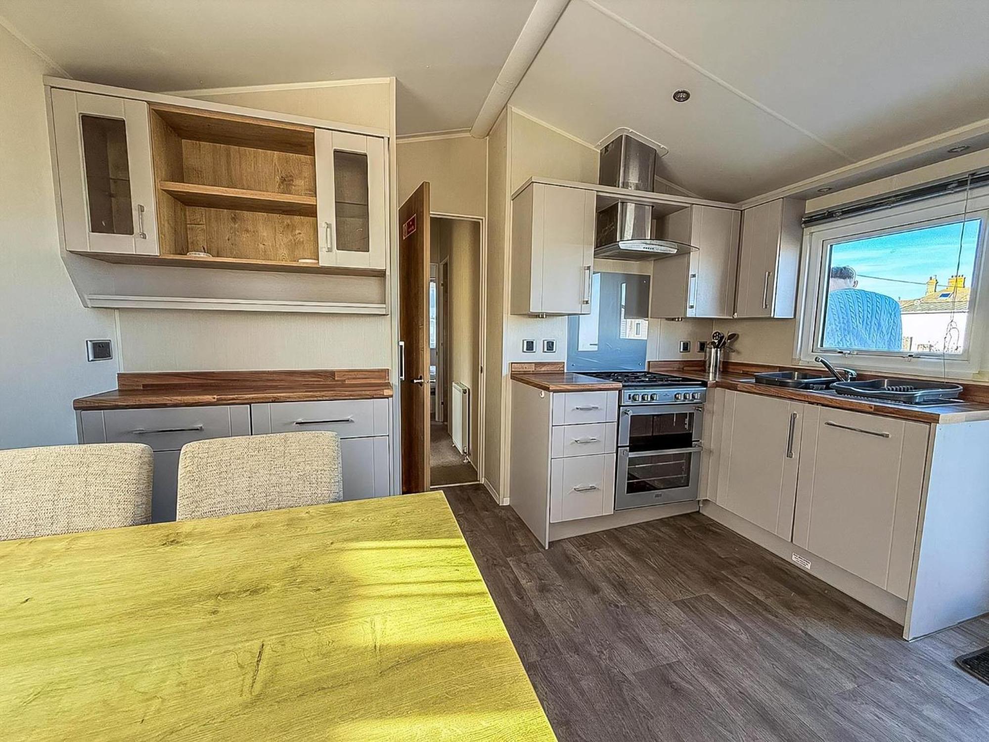 Lovely 6 Berth Caravan At Suffolk Sands Ref 45010mv