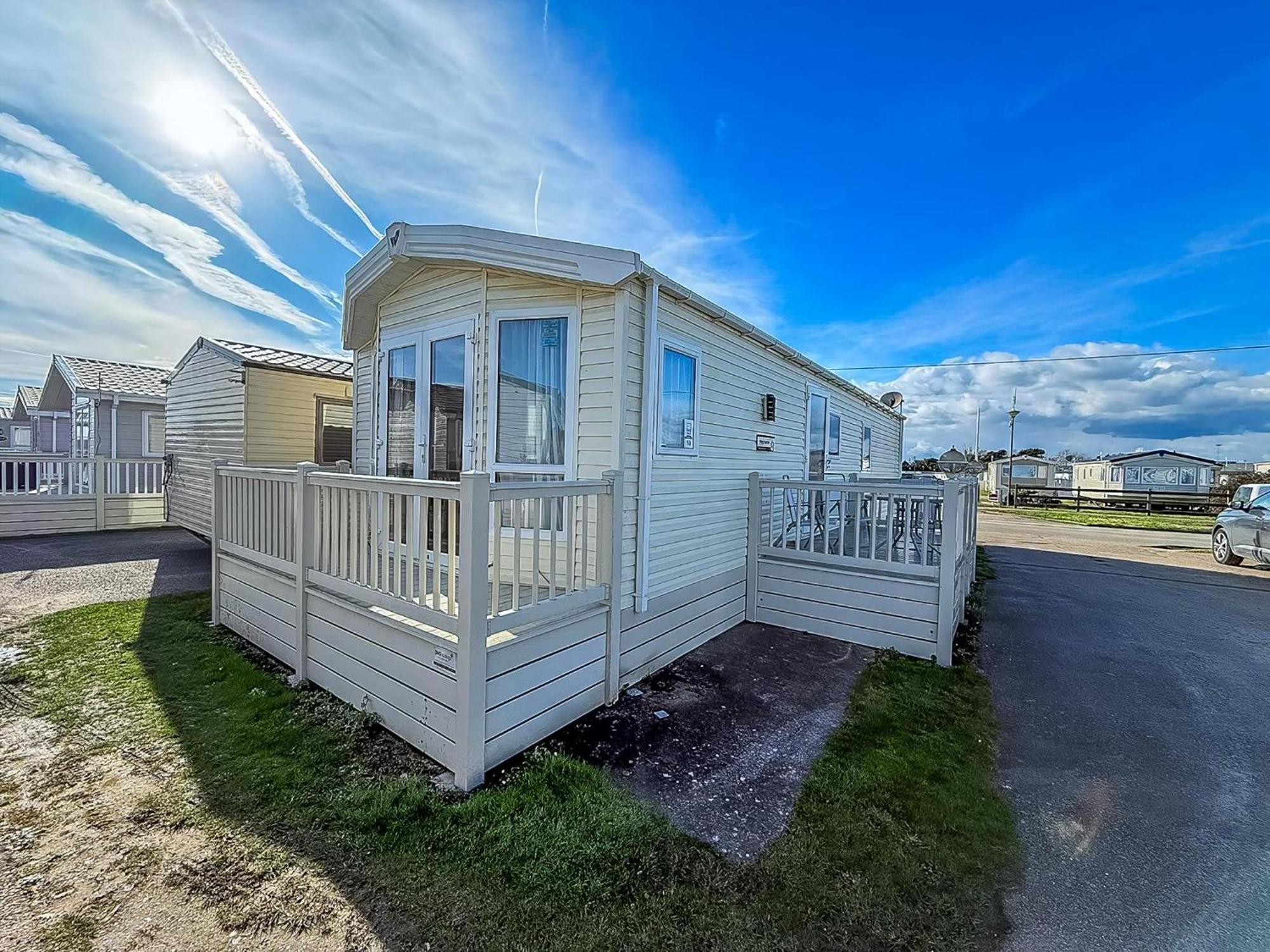 Lovely 6 Berth Caravan At Suffolk Sands Ref 45010mv * Felixstowe