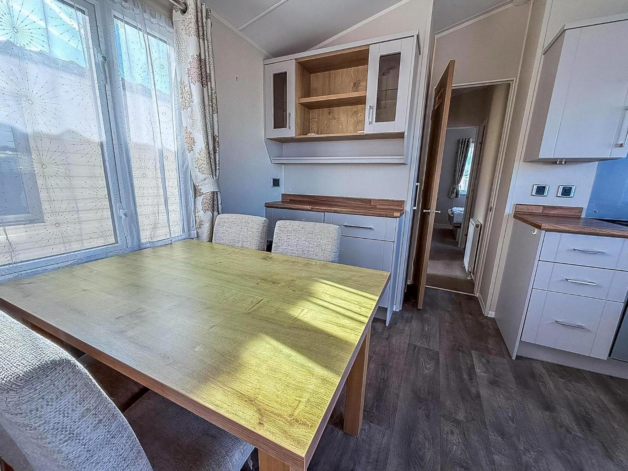 Campsite Lovely 6 Berth Caravan At Suffolk Sands Ref 45010mv